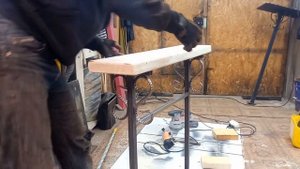 Как сделать ответные отверстия на заготовку , при помощи самореза и резиновой киянки...