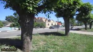 Дворец цыганского барона заметно отличается от соседских домов