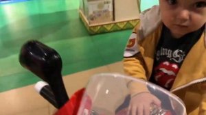 Детский мир. Hamleys. Электромобили. Первые игрушки. Поход в детский мир. Вертолет в подарок.