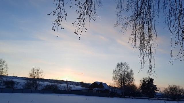 Зимний закат Солнца в деревне, живая картина, звуки природы, шум дороги