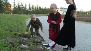 Рамзан Кадыров показал своим детям как правильно надо сажать семена в огороде
