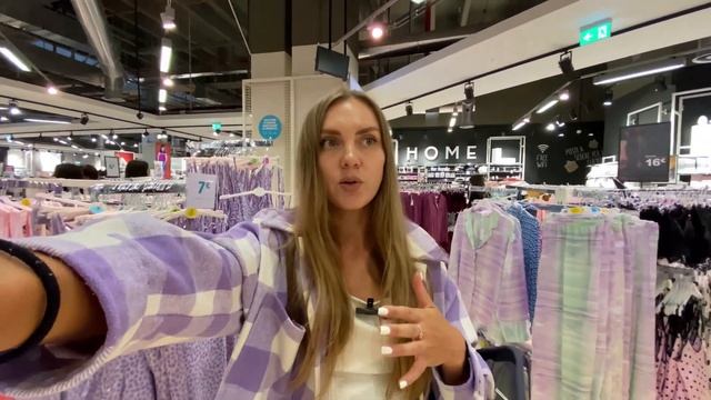 Шоппинг в Италии. Идем за одеждой для мамы и дочки в магазин. смотреть онлайн