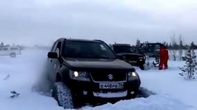 Suzuki Grand Vitara испытание в снегу на 35х колесах смотреть онлайн