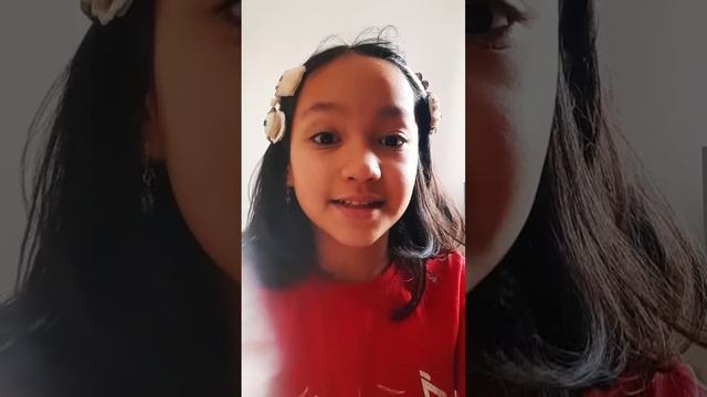 я показала заколки Ани роблоксерши смотреть онлайн