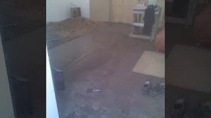 Полы в гараже залил бетоном