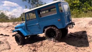 Driving  1/10 Scale RC Car FMS Toyota Land Cruiser FJ40