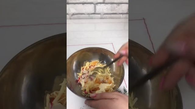 Новогодний салат из мандаринов и крабовых палочек 2022 #cooking #food #салат #мандарин #готовимдома