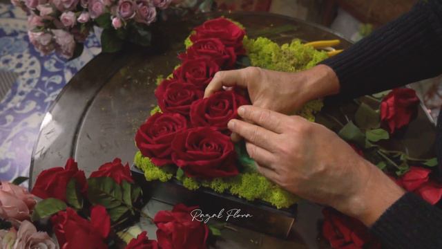 Pave' Flower Arrangement | Red Roses and Reindeer Moss смотреть онлайн