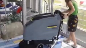 Karcher B 40 C W -- демонстрация поломоечной машины Керхер