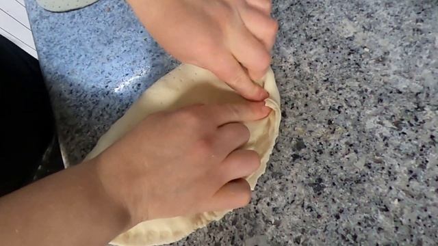 Как делают Кальцоне? Как готовят пиццу с олениной и брусникой за полярным кругом?