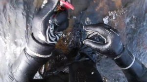 Ловим семгу, Подводная охота на форель собираем блесны на реке