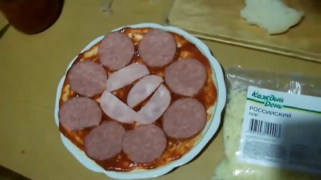 колбасная пицца за 20 минут из готового коржа. смотреть онлайн