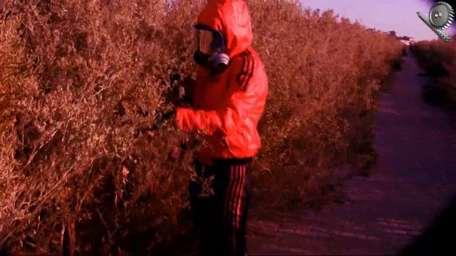 СОВРЕМЕННЫЙ ПАНОРАМНЫЙ ПРОТИВОГАЗ ПРОМЫШЛЕННЫЙ+ ОРАНЖЕВО-ЧЕРНЫЙ ТЕПЛЫЙ СПОРТИВНЫЙ КОСТЮМ смотреть онлайн