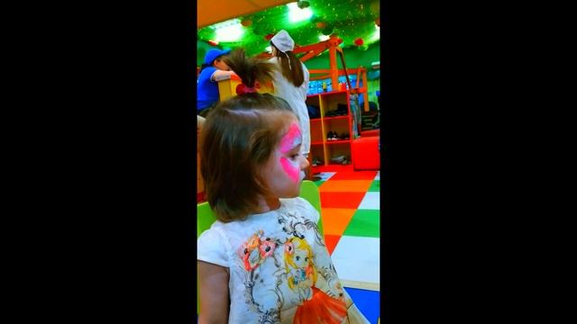 СЕКРЕТЫ КРАСОТЫ: АКВАГРИМ БАБОЧКА. УДИВИТЕЛЬНЫЙ РИСУНОК НА ЛИЦЕ.AKVAGRIM - BUTTERFLY смотреть онлайн