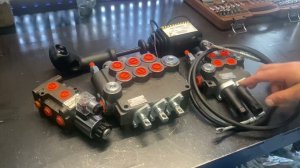 Комплект гидравлики для челюстного погрузчика. распред с тросами и электро дивертором переключения