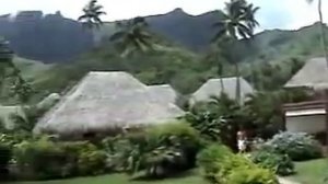 Moorea Pearl Resort & Spa Pool and Dining Area