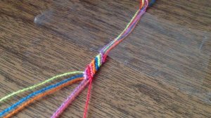 Как плести фенечку "Вечная классика". Видеоурок 2.