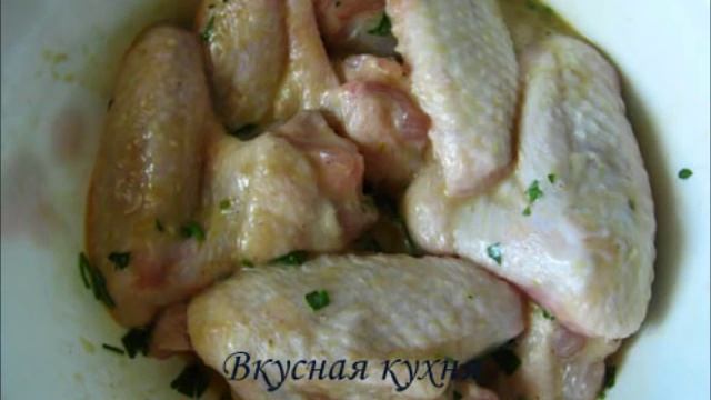 Как приготовить хрустящие крылышки в духовке по простому рецепту