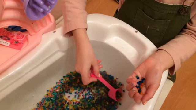 Купаем куклу. Ванна для куклы смотреть онлайн