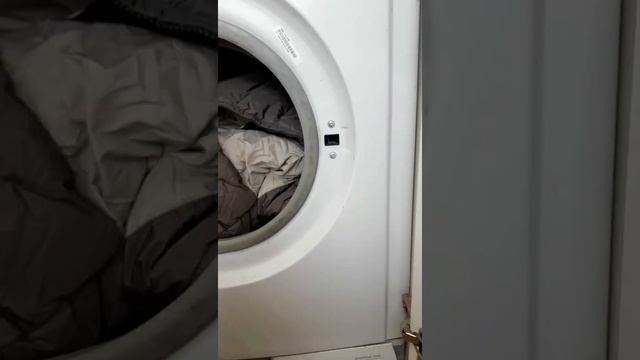 Как правильно постирать пуховик. 5 лайфхаков смотреть онлайн