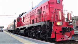 настоящая железная дорога смотрим поезда и паровозы ждем наш поезд