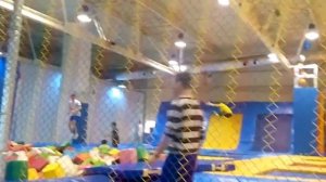 Батуты в Омске. Континент. Батутный центр "Облака"