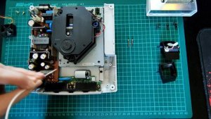 Sega Dreamcast - Первые впечатления. Разбор. Профилактика, Замена вентилятора и батарейки.