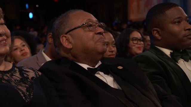 Rihanna Says Tell Your Friends Of Other Races To "Pull Up" For Black Issues | NAACP Image Awards смотреть онлайн