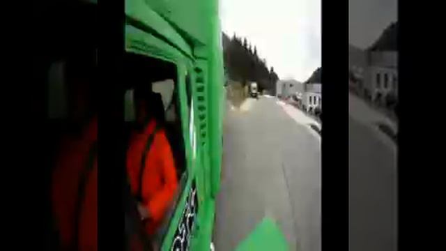 Эксперимент что будет если грузовик со всей скоростью протаранить фургон смотреть онлайн