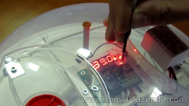 Бытовой мини инкубатор на 24 яйца, с тэновым нагревом смотреть онлайн