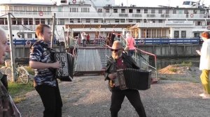 Павел Сивков (баян) и Арсений Яйцов (гармонь) "Цыганочка". С выходом.