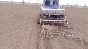 сею ячмень самодельной сеялкой на самодельном тракторе