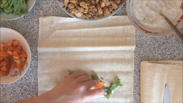 Вкусности: Быстрый рецепт ШАУРМЫ классической с курицей / Как правильно заворачивать шаурму?
