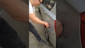 Выпрямить вмятину на автомобиле своими руками