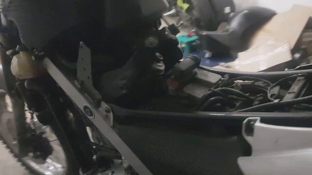 Замена прокладки и покраска левой крышки мотора мотоцикла смотреть онлайн