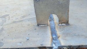 Сварка судна полуавтоматом.