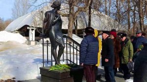 В Екатерининском парке  Москвы состоялась церемония возложения цветов к памятнику офицерским женам