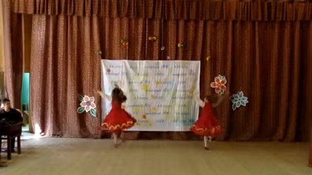 Выступление ребят. Танец "Весна". Арина Мясоедова и Анастасия Петрова смотреть онлайн