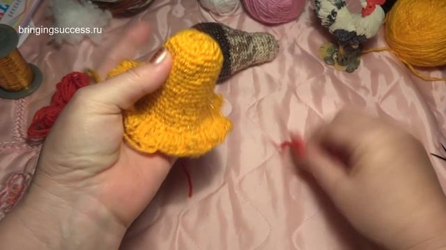 Как связать игрушку Петушок крючком [Часть 2]