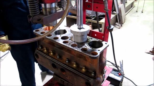 Fitting Renault FT TSF Engine Liners - Block Two смотреть онлайн