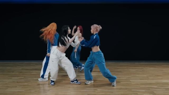 ITZY - UNTOUCHABLE dance practice mirrored