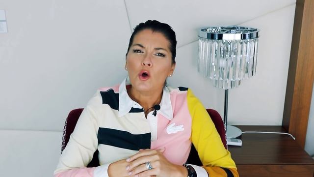 Аферист из тиндера / Как влюбляют девушек? / The Tinder Swindler смотреть онлайн