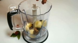 Молочный коктейль с малиной и бананом. Десерт за 5 минут.
