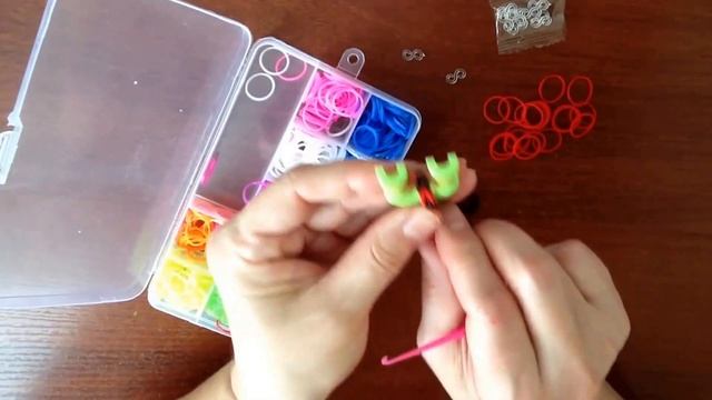 Плетение из резиночек [Рыбий хвостик Видео урок для новичка] смотреть онлайн