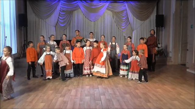 "И шёл козёл дорогою..." Ансамбли "Забавушка" и "Чижик" (Саратов) смотреть онлайн