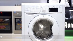 Стиральная машина Indesit Eco Time с большим дисплеем.