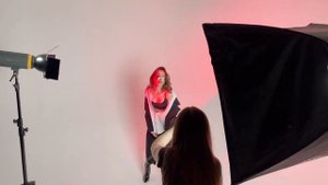 ГЕНСУХА ПРАВИЛЬНО ПОЗИРУЕТ ?