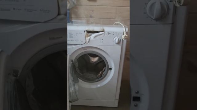 Загорелась стиральная машина #Индезит смотреть онлайн
