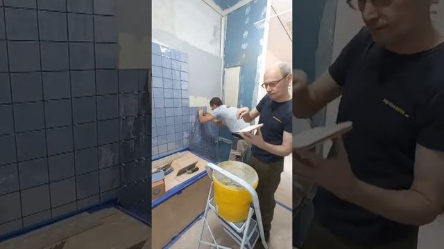 Укладка мелкоформатной плитки. #tiler #tiling #tiles