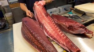 Amazing ! Cutting a whole Yellowfin Tuna for Sashimi黃鰭鮪魚 - Taiwanese Street Food